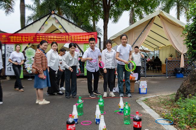 套圈現(xiàn)場。郭奎君 攝.jpg